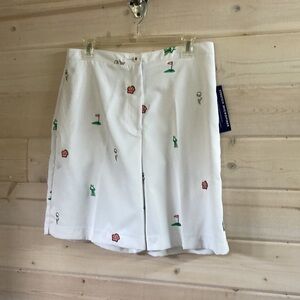 𝅺CORAL Bay Womens Golf Shorts, Size 12, White & Multicolored Embroidery. NWT.